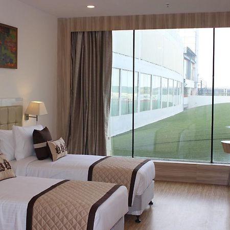 Xenious World Square Hotel Ghaziabad Esterno foto