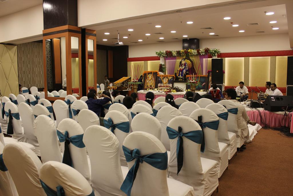 Xenious World Square Hotel Ghaziabad Esterno foto