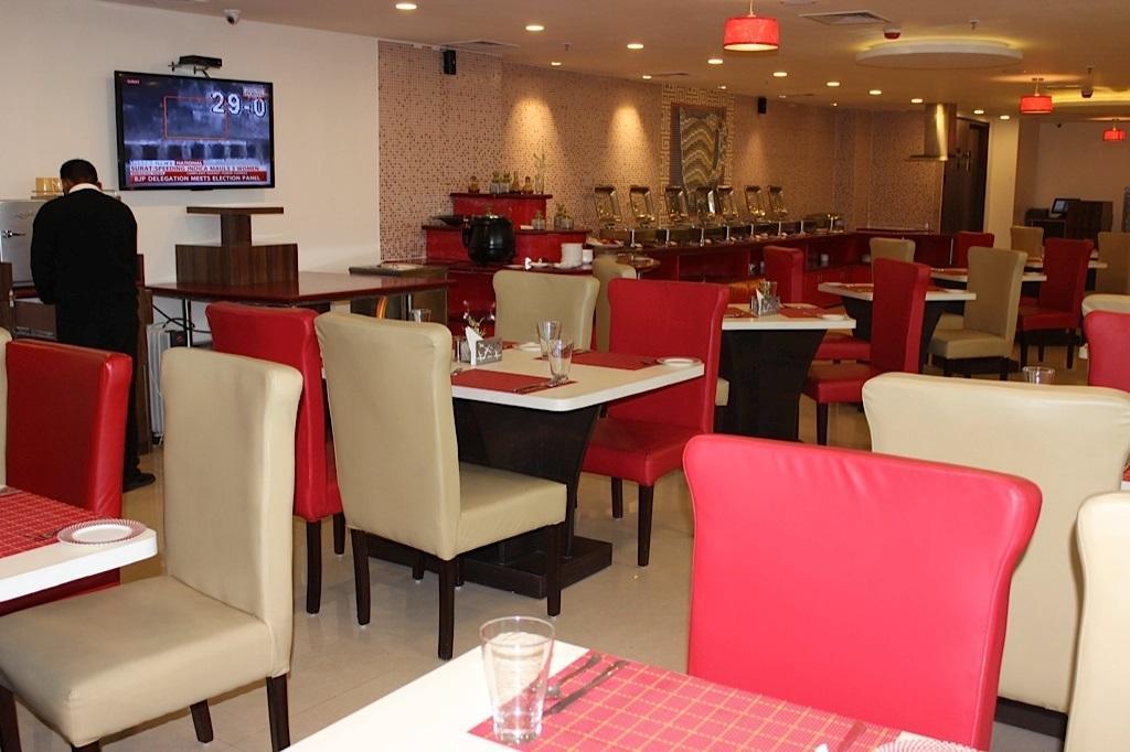 Xenious World Square Hotel Ghaziabad Esterno foto