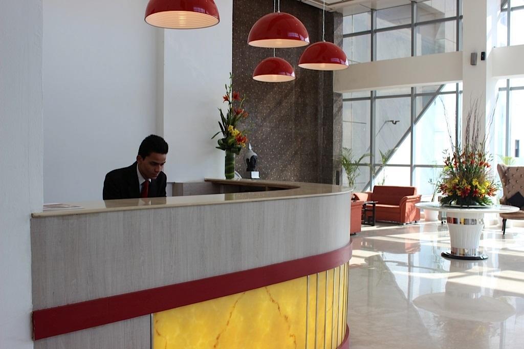 Xenious World Square Hotel Ghaziabad Esterno foto