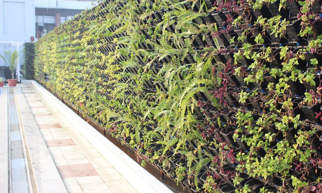 Xenious World Square Hotel Ghaziabad Esterno foto