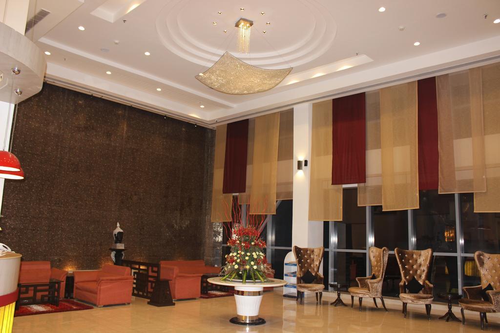Xenious World Square Hotel Ghaziabad Esterno foto