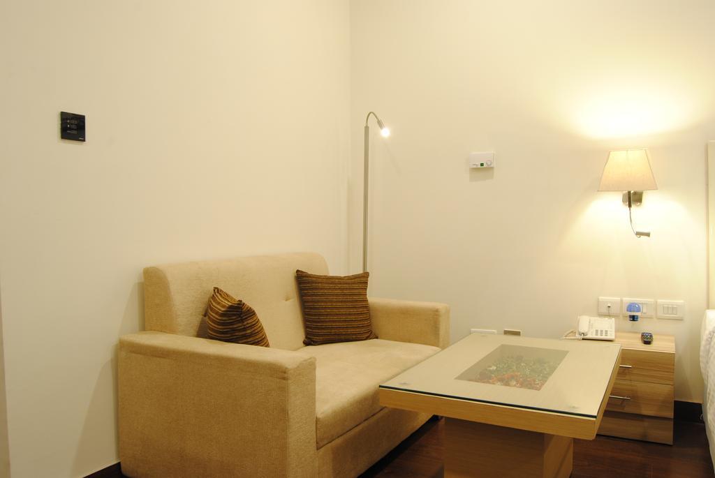 Xenious World Square Hotel Ghaziabad Esterno foto