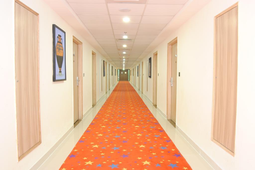 Xenious World Square Hotel Ghaziabad Esterno foto