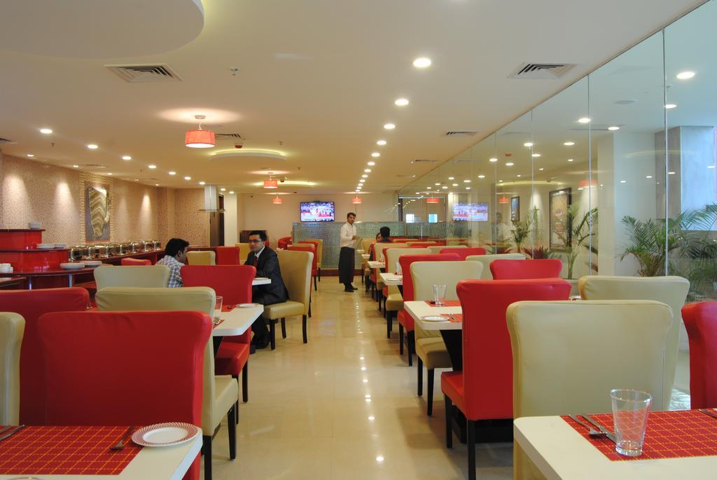 Xenious World Square Hotel Ghaziabad Esterno foto