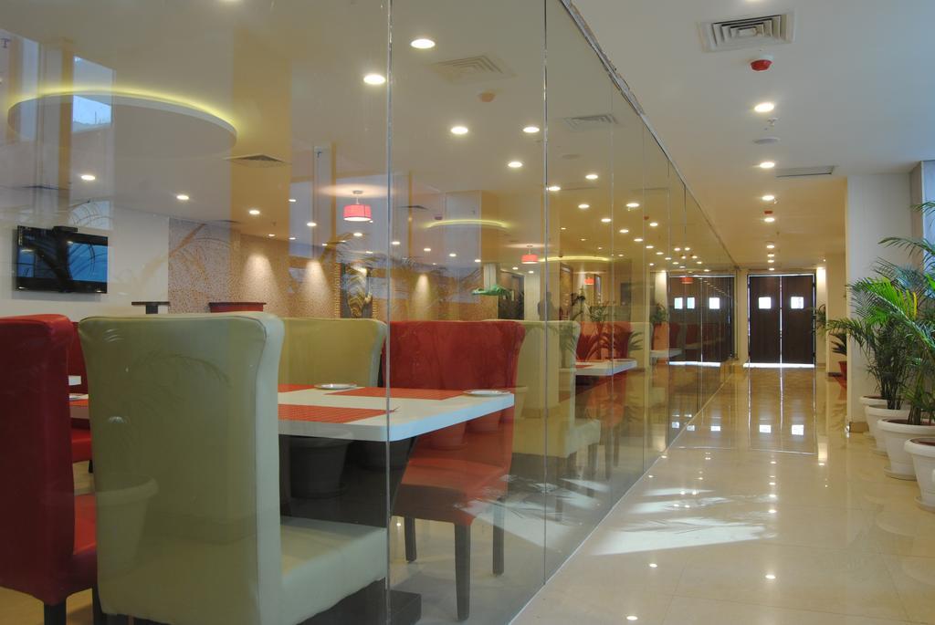 Xenious World Square Hotel Ghaziabad Esterno foto