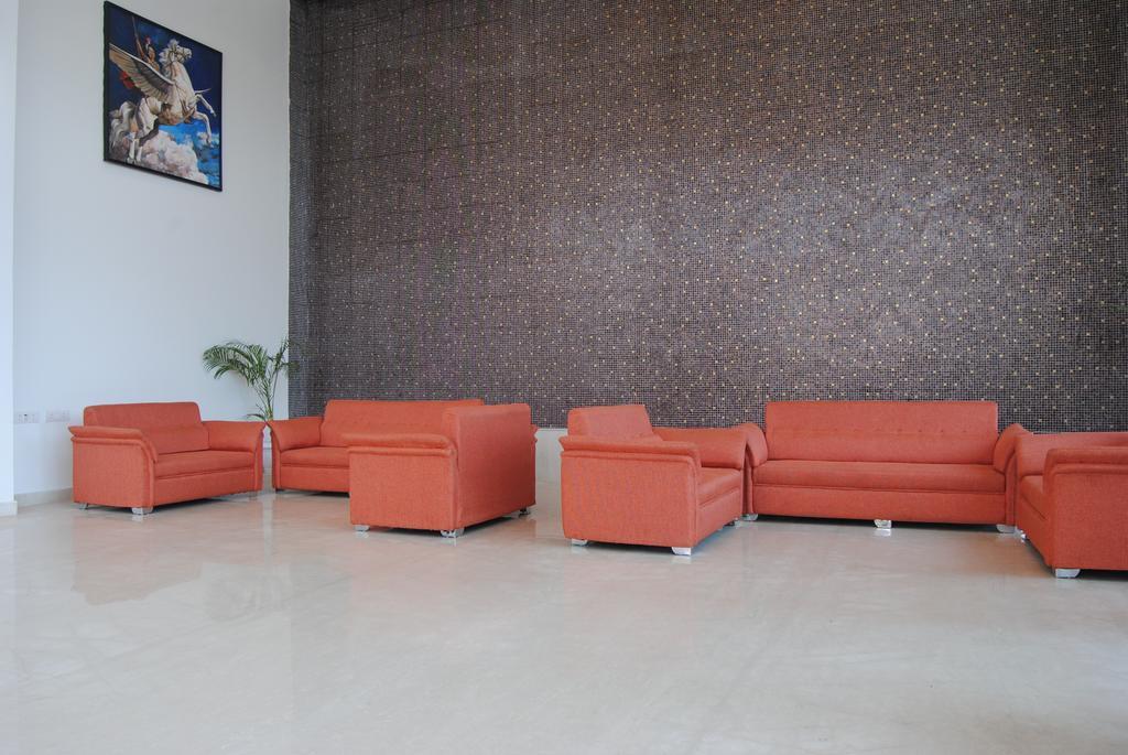 Xenious World Square Hotel Ghaziabad Esterno foto