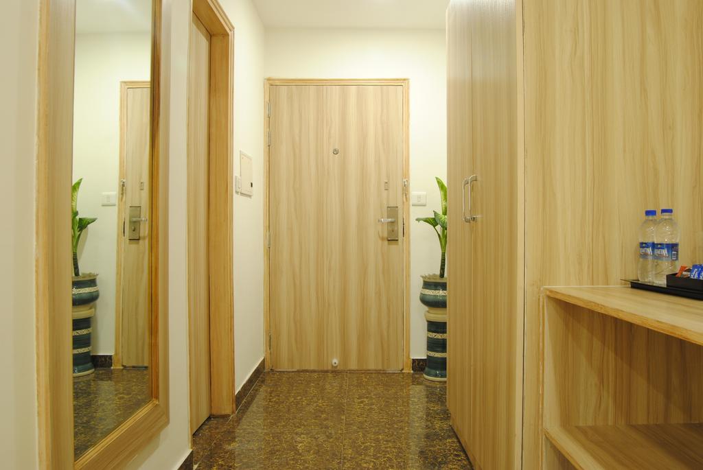 Xenious World Square Hotel Ghaziabad Esterno foto